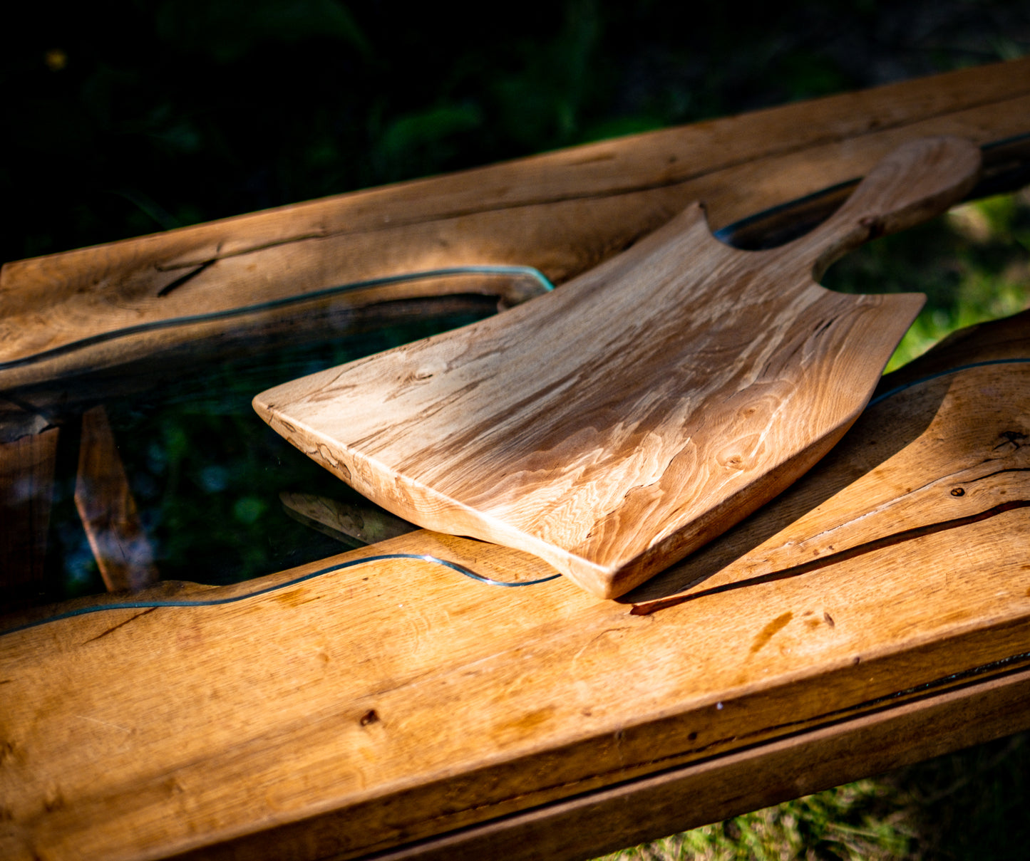 Unveiling "The Guest" by Live Edge Creations, a stunning marriage of wood sculpture and practicality, painstakingly crafted from the exquisite spalted beech wood. This exceptional creation boasts Live Edges and elegant curves that exude a sense of timeless grace. Elevate your culinary presentations and etch indelible memories in your guests' minds with "The Guest." Every aspect of this piece reflects our unwavering commitment to the artistry of kitchen accessories and bespoke carpentry.