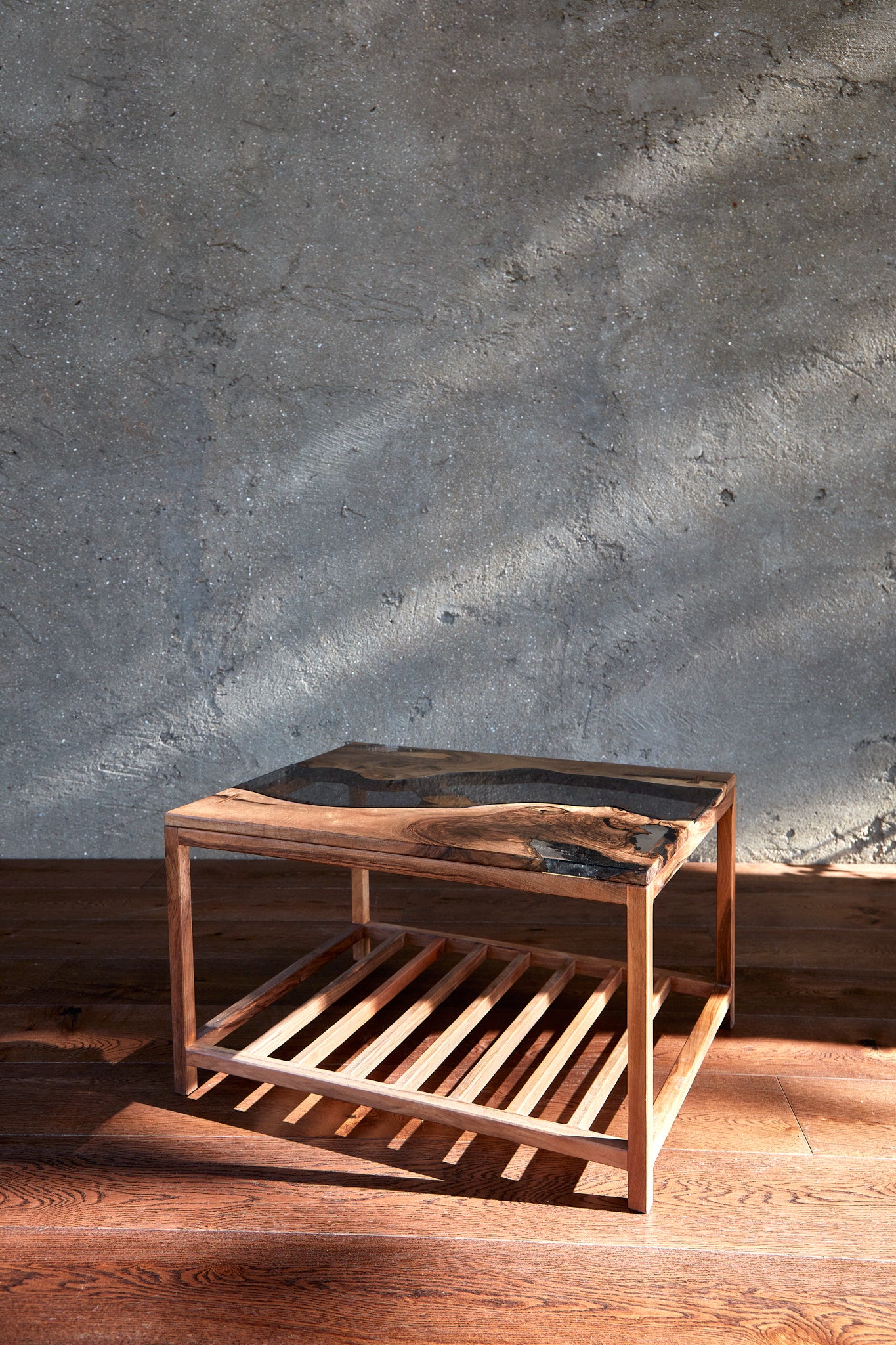 The Narva River Table, a stunning Live Edge creation by Live Edge Tables, is expertly fashioned from Black Walnut wood, prized for its unparalleled strength and longevity. Crafted from the finest wood, this table's contemporary design with a natural raw edge makes it an ideal addition to any home. The remarkable beauty of the wood, coupled with the masterful woodworking skill, promises to create a memorable and lasting impression.