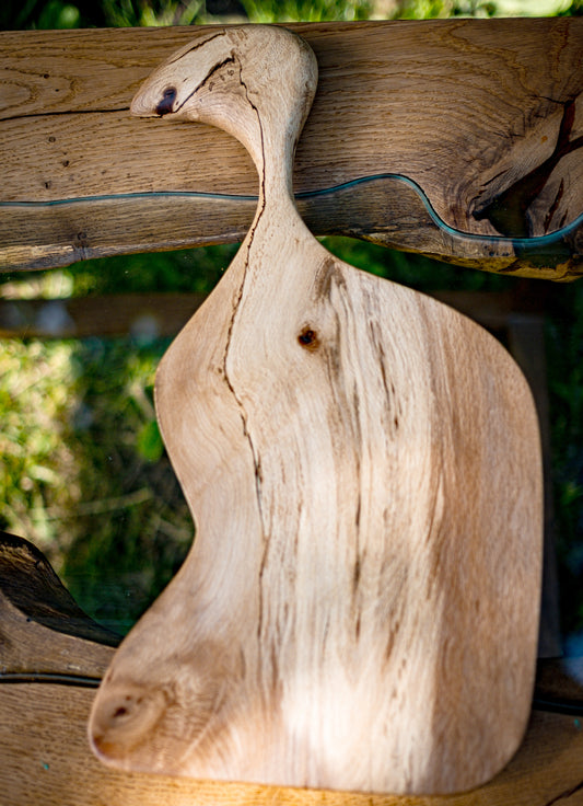 L'Oiseau, our one-of-a-kind deli tray that combines functionality and artistry. Crafted from the finest wood with a Live Edge finish, L'Oiseau is a stunning wood sculpture. With its unique design and bird-like head, L'Oiseau adds a touch of whimsy to your dining experience. Whether you're hosting a party, enjoying a casual lunch, or searching for a statement piece for your kitchen, this rustic deli tray will impress your guests.