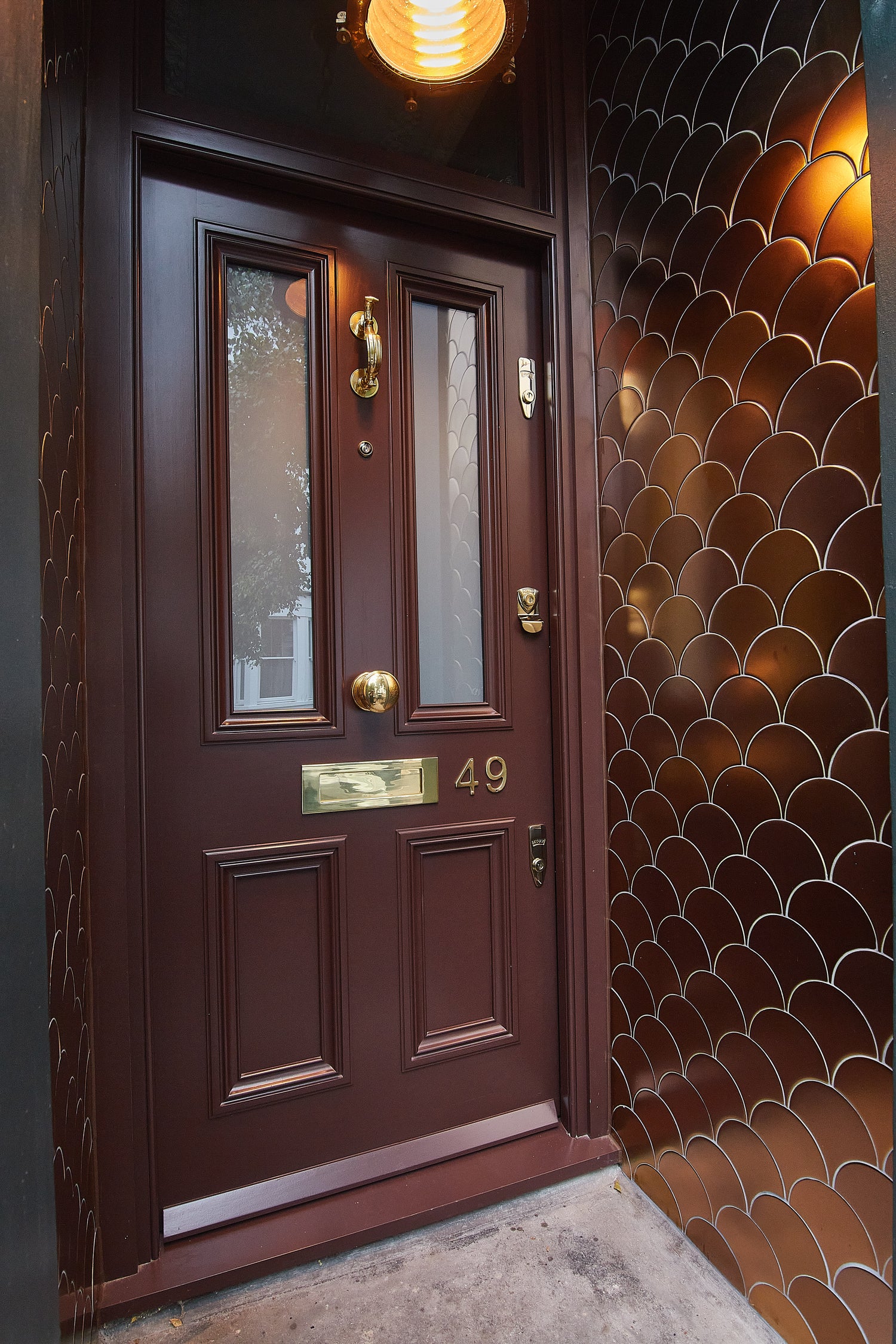 The entry to the house is finished to a very high standard by our expert builders precision tiling. 
